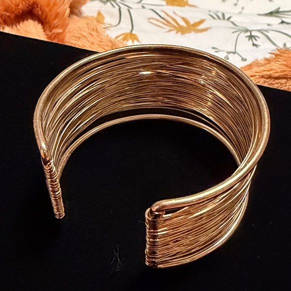 Elegant Gold Wire Cuff Bracelet - Picture 3 of 3